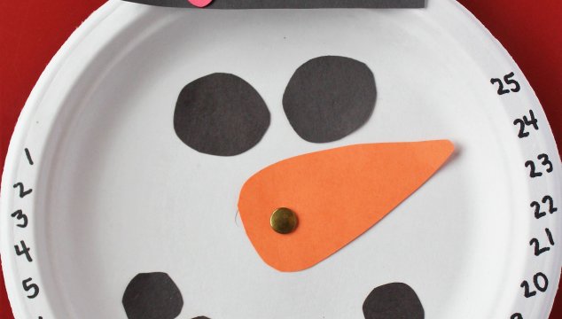 Countdown to Christmas with this adorable Snowman Craft www.coffeeandcarpool.com