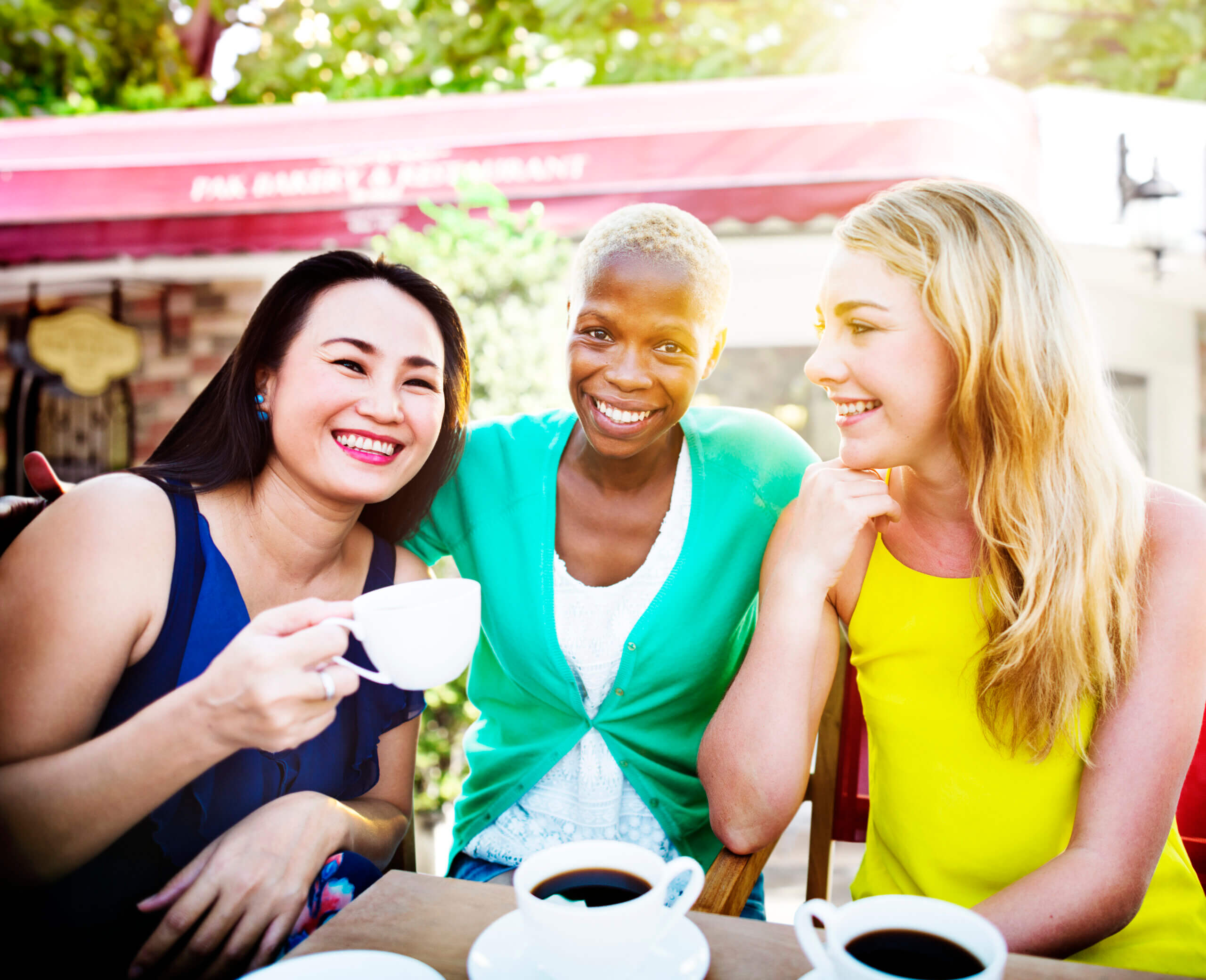 Is it hard for you to make friends because you're an introvert and don't want to make small talk? Here are simple ways to make friends when you're an introvert and a mom. www.coffeeandcarpool.com