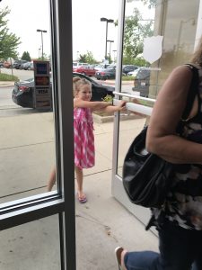 Young kids can learn to hold doors open for people behind them. It's just good manners. Here's 24 Quick Ways to Feel Less Like a Sh*tty Mom www.coffeeandcarpool.com