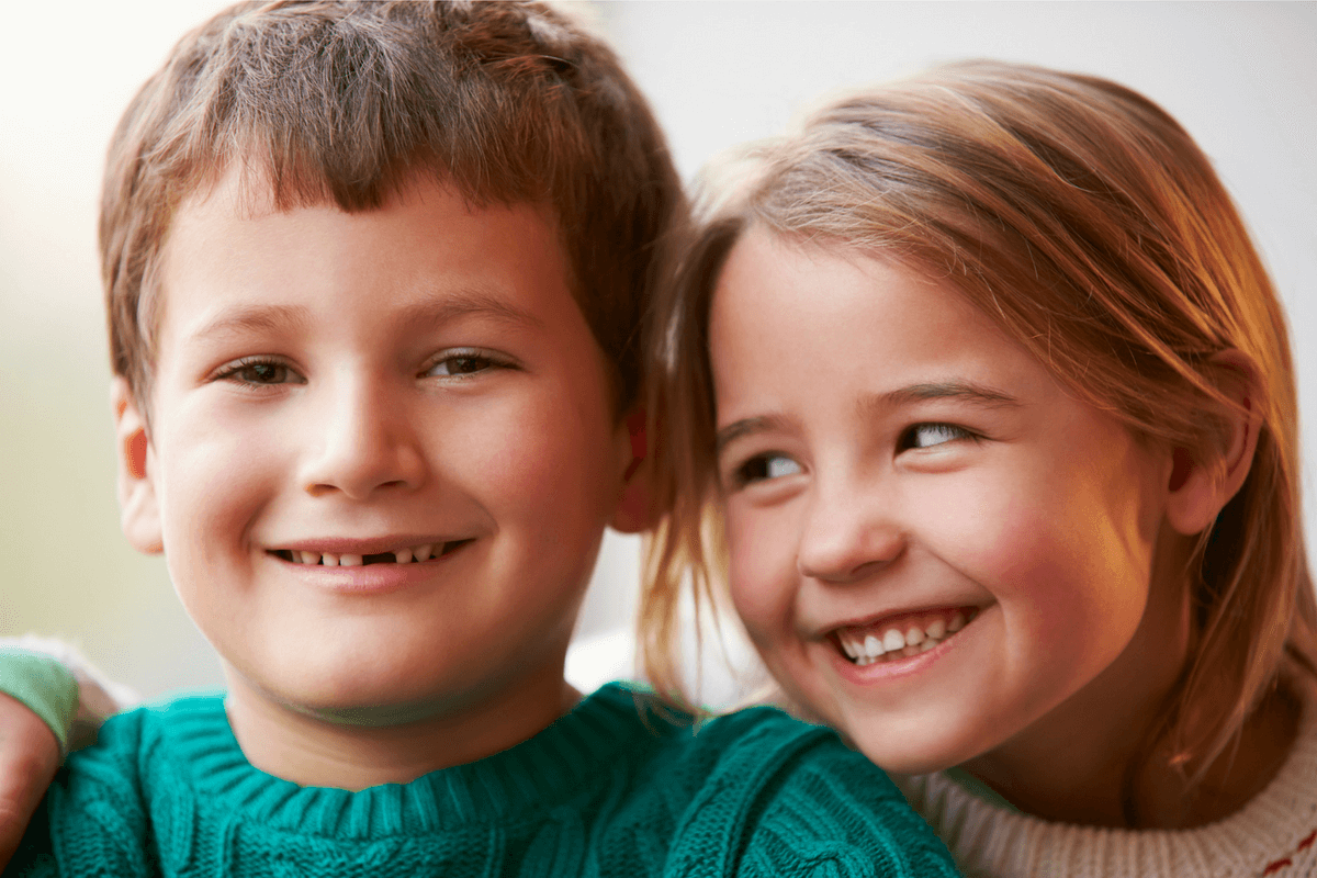 18 ways to prevent sibling rivalry and encourage a strong sibling relationship #strongsiblingrelationship #parentingsiblings #siblings #sistersandbrothers #parenting101 #coffeeandcarpool