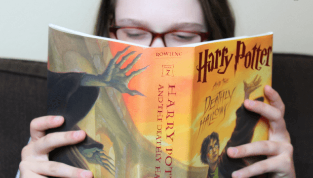 Magical Gifts for Harry Potters fans #harrypotter #harrypottergifts #giftsforpotterheads #giftsforharrypotterfans #holidaygiftguides #coffeeandcarpool