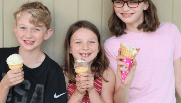 Are you parenting siblings? If you want them to be kinder to one another, try this unique ice cream kindness challenge to encourage them to be kinder to their sisters and brothers. Includes a free printable. #kinderkids #raisekindkids #siblings #parenting101 #parenting #parentingsiblings #kindnessmatters #kindnesschallenge #freeprintable #coffeeandcarpool