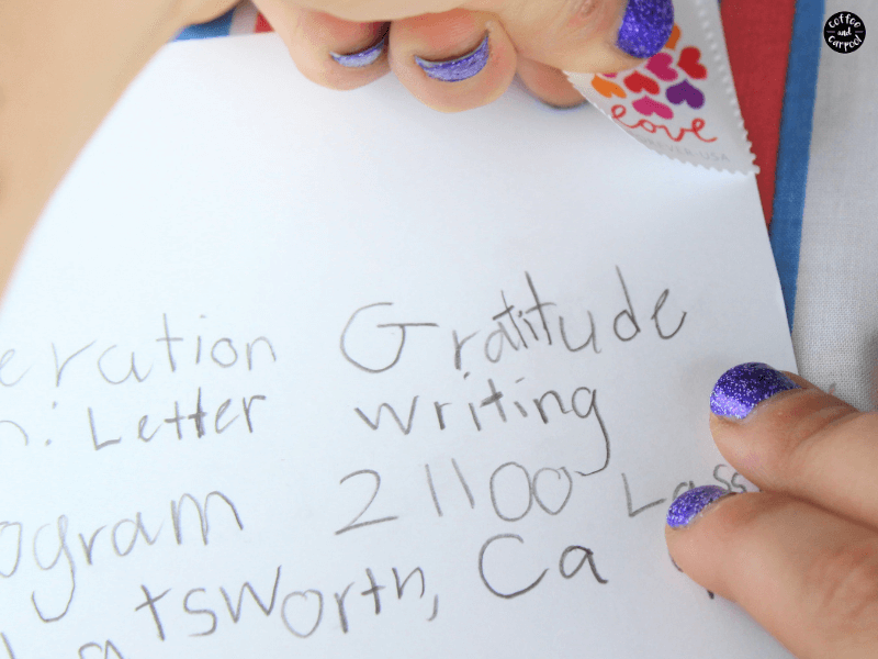 Spread kindness with this summer activity by writing letters to soldiers from kids. It's a great way to spend the 4th of July, Memorial Day or Veterans Day honoring and thanking our servicemen and women and veterans #summeractivitiesforkids #summeractivity #patriotic #4thofjuly #kindness #spreadkindness #freeprintable #letterstosoldiers #operationgratitude #coffeeandcarpool