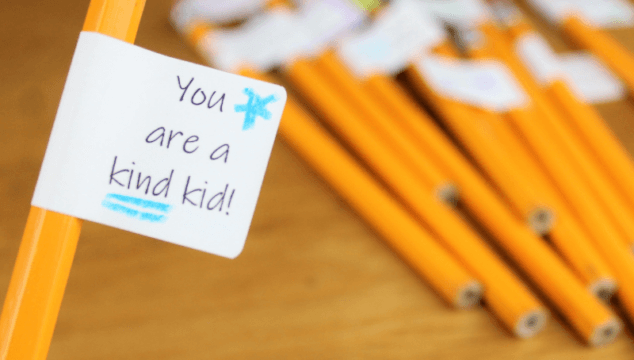 These back to school crafts are perfect as kindness activities for kids to encourage kindness. These are great kindness crafts for school and kindness crafts for kids. #spreadkindness #kindenss #backtoschool #backtoschoolcrafts #kindnesscrafts #coffeeandcarpool