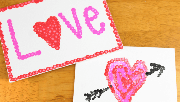 Valentine's Day Pointillism art projects are a fun and simple way to create kids crafts projects pefect for Valentine's Day #valentinesday #vday #valentinesdaycrafts #valentinesdayart #valentinesdayartprojects #valentinedayartdot