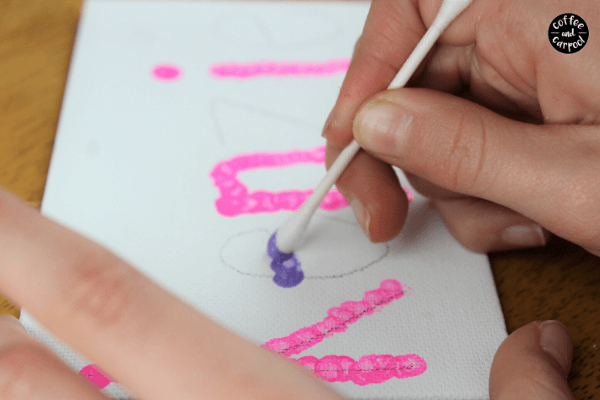 These name art projects for kids are a great project for kids of all ages. You can do name art on canvas for older kids or use dot markers as name art projects for kids in preschool #nameart #nameartprojects #nameartprojectsforkids #fineartproject #boredombuster #summerproject #easysummercraft #easycraftforkids #craftsforkids #simplesummercraftsforkids #projectsforkids 