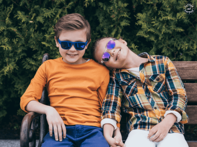 Teach our kids to be kinder to their siblings with these 8 tips to help brothers and sister show each other kindness #kindness #kindkids #kinderkids #brothersandsisters #raisingkinderkids #raisingkindkids #parentingsiblings #siblingrelationships #kindkids